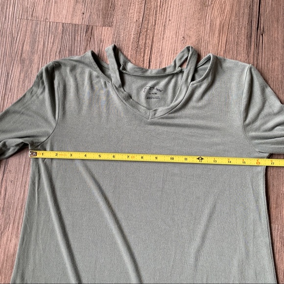 Art Class | Cold Shoulder Dress - Picture 3 of 8